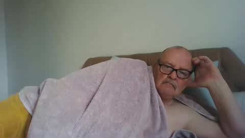 Snapshot of old_fkrr_ chatting on October 30, 11:55 am old_fkrr_ online show from October 30, 11:55 am