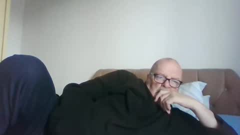 Snapshot of old_fkrr_ chatting on November 3, 10:16 am old_fkrr_ online show from November 3, 10:16 am