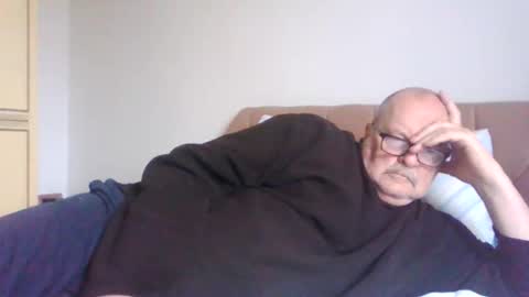 Snapshot of old_fkrr_ chatting on November 4, 10:47 am old_fkrr_ online show from November 4, 10:47 am