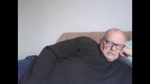 Snapshot of old_fkrr_ chatting on November 8, 10:04 am old_fkrr_ online show from November 8, 10:04 am