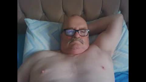 Snapshot of old_fkrr_ chatting on November 11, 10:04 am old_fkrr_ online show from November 11, 10:04 am