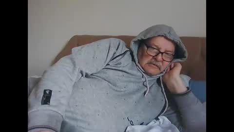 Snapshot of old_fkrr_ chatting on November 12, 10:48 am old_fkrr_ online show from November 12, 10:48 am