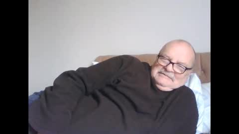 Snapshot of old_fkrr_ chatting on November 13, 12:15 pm old_fkrr_ online show from November 13, 12:15 pm