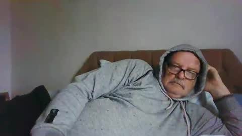 Snapshot of old_fkrr_ chatting on November 15, 12:13 pm old_fkrr_ online show from November 15, 12:13 pm