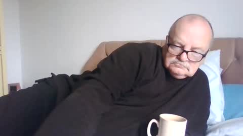 Snapshot of old_fkrr_ chatting on November 16, 11:05 am old_fkrr_ online show from November 16, 11:05 am