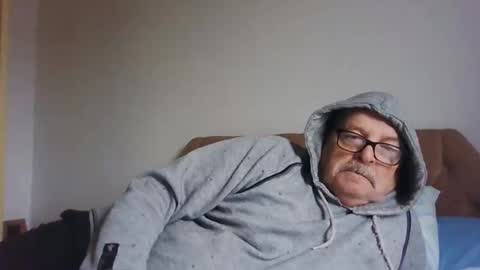 Snapshot of old_fkrr_ chatting on November 18, 11:03 am old_fkrr_ online show from November 18, 11:03 am