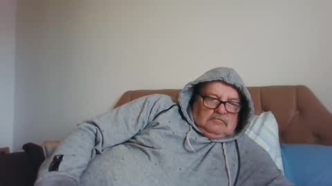 Snapshot of old_fkrr_ chatting on November 19, 10:37 am old_fkrr_ online show from November 19, 10:37 am