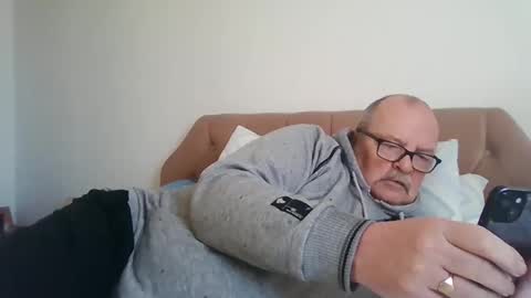 Snapshot of old_fkrr_ chatting on November 20, 11:21 am old_fkrr_ online show from November 20, 11:21 am