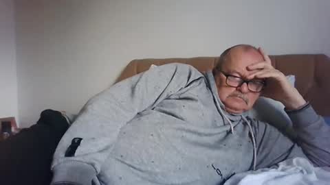 Snapshot of old_fkrr_ chatting on November 22, 11:53 am old_fkrr_ online show from November 22, 11:53 am