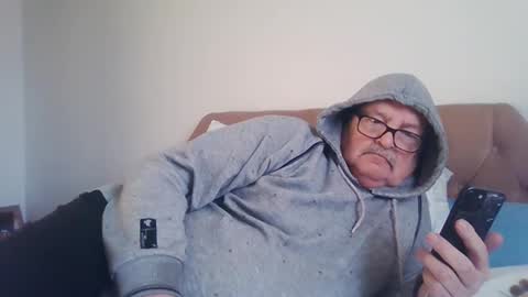 Snapshot of old_fkrr_ chatting on November 24, 12:38 pm old_fkrr_ online show from November 24, 12:38 pm