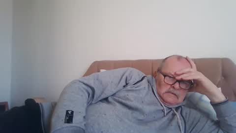 Snapshot of old_fkrr_ chatting on November 25, 10:59 am old_fkrr_ online show from November 25, 10:59 am