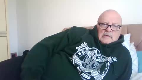 Snapshot of old_fkrr_ chatting on November 28, 10:18 am old_fkrr_ online show from November 28, 10:18 am