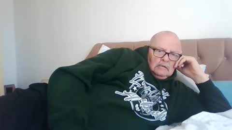 Snapshot of old_fkrr_ chatting on November 30, 11:14 am old_fkrr_ online show from November 30, 11:14 am