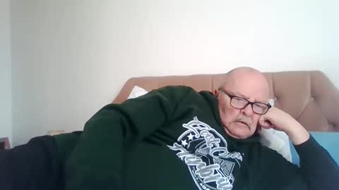 Snapshot of old_fkrr_ chatting on December 2, 11:04 am old_fkrr_ online show from December 2, 11:04 am