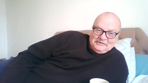 Snapshot of old_fkrr_ chatting on December 5, 11:52 am old_fkrr_ online show from December 5, 11:52 am