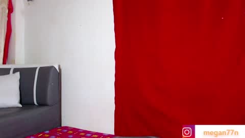 Snapshot of oliver_and_megan chatting on December 11, 8:58 am Oliver and MeganIndependent online show from December 11, 8:58 am