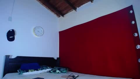 Snapshot of oliver_and_megan chatting on October 19, 2:23 am Oliver and MeganIndependent online show from October 19, 2:23 am