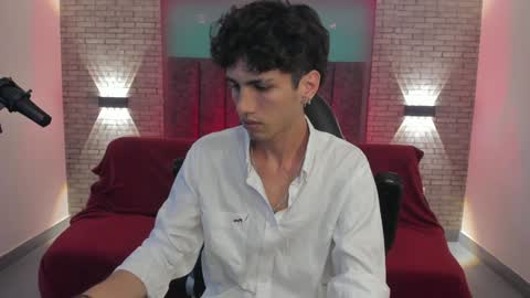 Snapshot of oliver_fast_ chatting on December 17, 2:00 pm Oliver fast online show from December 17, 2:00 pm