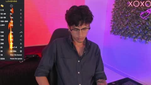 Snapshot of oliver_fast_ chatting on January 8, 8:27 am Oliver fast online show from January 8, 8:27 am