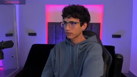 Snapshot of oliver_fast_ chatting on February 5, 4:27 am Oliver fast online show from February 5, 4:27 am