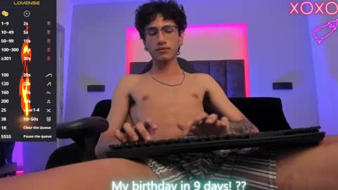 Snapshot of oliver_fast_ chatting on February 7, 8:22 am Oliver fast online show from February 7, 8:22 am