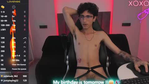 Snapshot of oliver_fast_ chatting on February 15, 5:39 pm Oliver fast online show from February 15, 5:39 pm