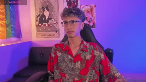 Snapshot of oliver_fast_ chatting on March 9, 8:42 pm Oliver fast online show from March 9, 8:42 pm