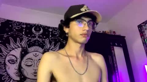 Snapshot of oliver_fast_ chatting on November 11, 2:11 am Oliver fast online show from November 11, 2:11 am