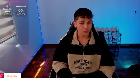 Snapshot of oliver_kyy chatting on September 11, 7:03 pm oliveeer online show from September 11, 7:03 pm