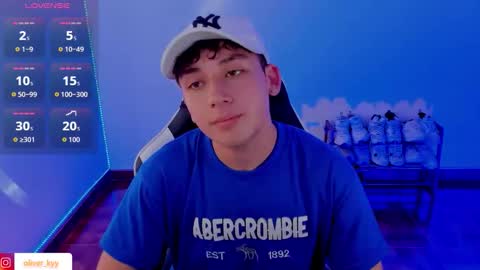 Snapshot of oliver_kyy chatting on September 12, 7:36 pm oliveeer online show from September 12, 7:36 pm