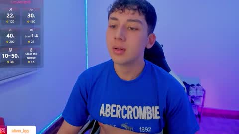 Snapshot of oliver_kyy chatting on November 12, 2:01 am oliveeer online show from November 12, 2:01 am