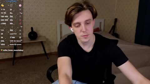 Snapshot of oliver_travis chatting on December 10, 11:51 pm Oliver Evans online show from December 10, 11:51 pm