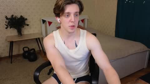 Snapshot of oliver_travis chatting on February 2, 1:34 am Oliver Evans online show from February 2, 1:34 am