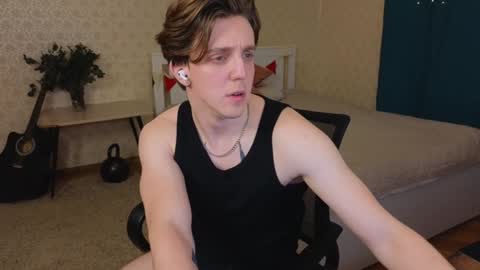 Snapshot of oliver_travis chatting on February 9, 12:39 am Oliver Evans online show from February 9, 12:39 am