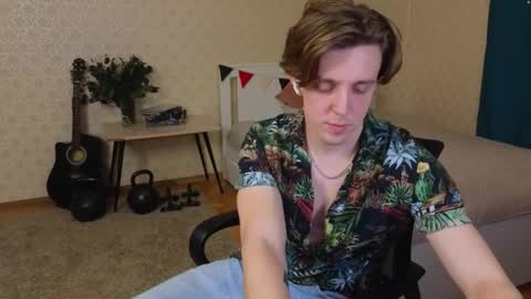 Snapshot of oliver_travis chatting on February 16, 11:26 pm Oliver Evans online show from February 16, 11:26 pm