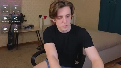 Snapshot of oliver_travis chatting on February 20, 12:19 am Oliver Evans online show from February 20, 12:19 am