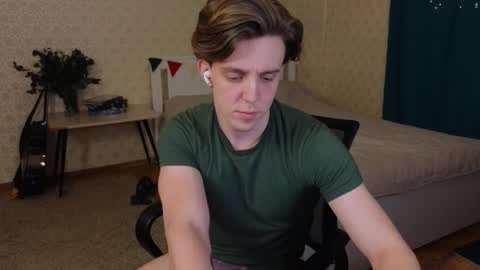 Snapshot of oliver_travis chatting on February 22, 12:27 am Oliver Evans online show from February 22, 12:27 am