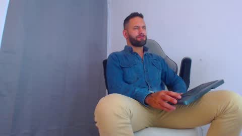 oliver online show from December 3, 9:56 pm