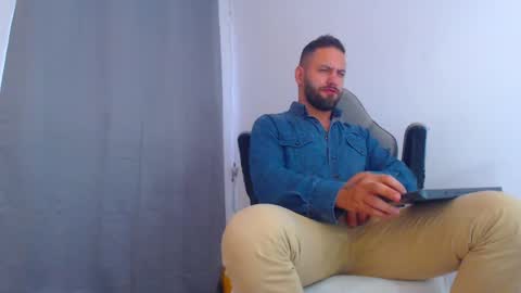 oliver online show from December 4, 9:57 pm