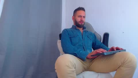 oliver online show from December 12, 1:43 am