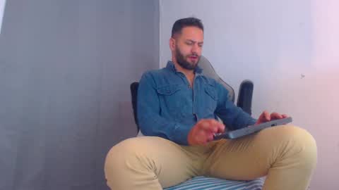 oliver online show from December 30, 10:55 pm