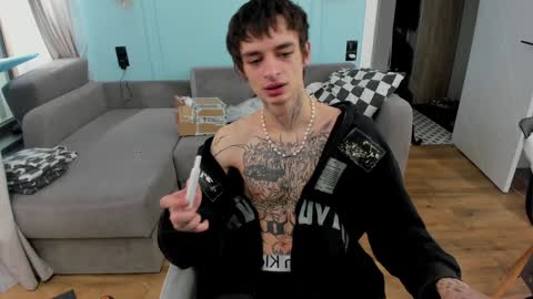 Snapshot of oliverrgroove chatting on December 2, 11:34 am oliverrgroove online show from December 2, 11:34 am