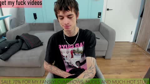 Snapshot of oliverrgroove chatting on December 6, 8:37 am oliverrgroove online show from December 6, 8:37 am