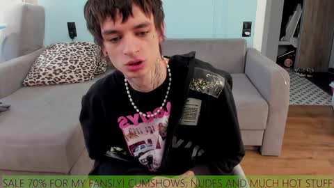 Snapshot of oliverrgroove chatting on December 17, 8:01 am oliverrgroove online show from December 17, 8:01 am