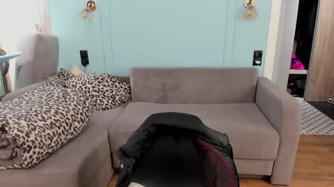 Snapshot of oliverrgroove chatting on December 25, 10:28 am oliverrgroove online show from December 25, 10:28 am