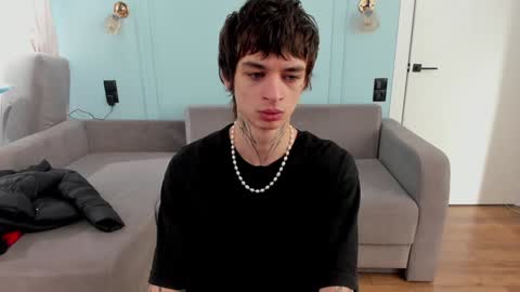 Snapshot of oliverrgroove chatting on December 27, 8:24 am oliverrgroove online show from December 27, 8:24 am