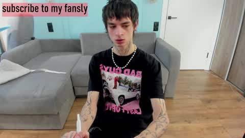 Snapshot of oliverrgroove chatting on January 7, 8:45 am oliverrgroove online show from January 7, 8:45 am