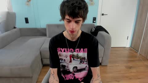 Snapshot of oliverrgroove chatting on January 12, 8:25 am oliverrgroove online show from January 12, 8:25 am