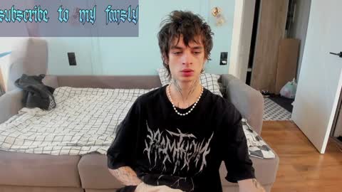 Snapshot of oliverrgroove chatting on January 20, 8:30 am oliverrgroove online show from January 20, 8:30 am