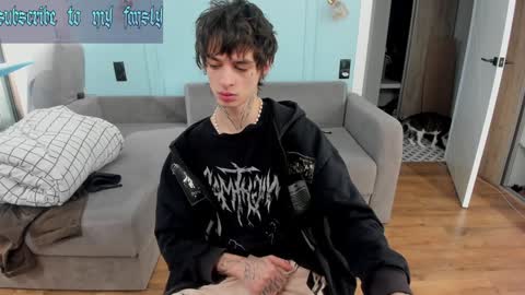 Snapshot of oliverrgroove chatting on January 22, 7:57 am oliverrgroove online show from January 22, 7:57 am